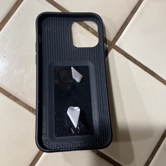 Loopy case - Picture 3 of 3